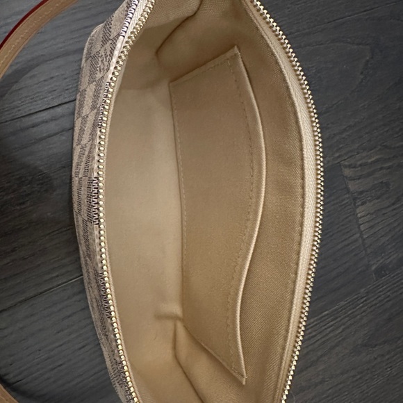 Louis Vuitton Pochette Accessoires - Picture 4 of 6